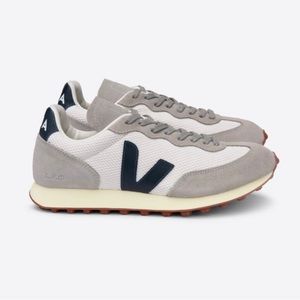 Veja women’s sneakers size 8. GUC